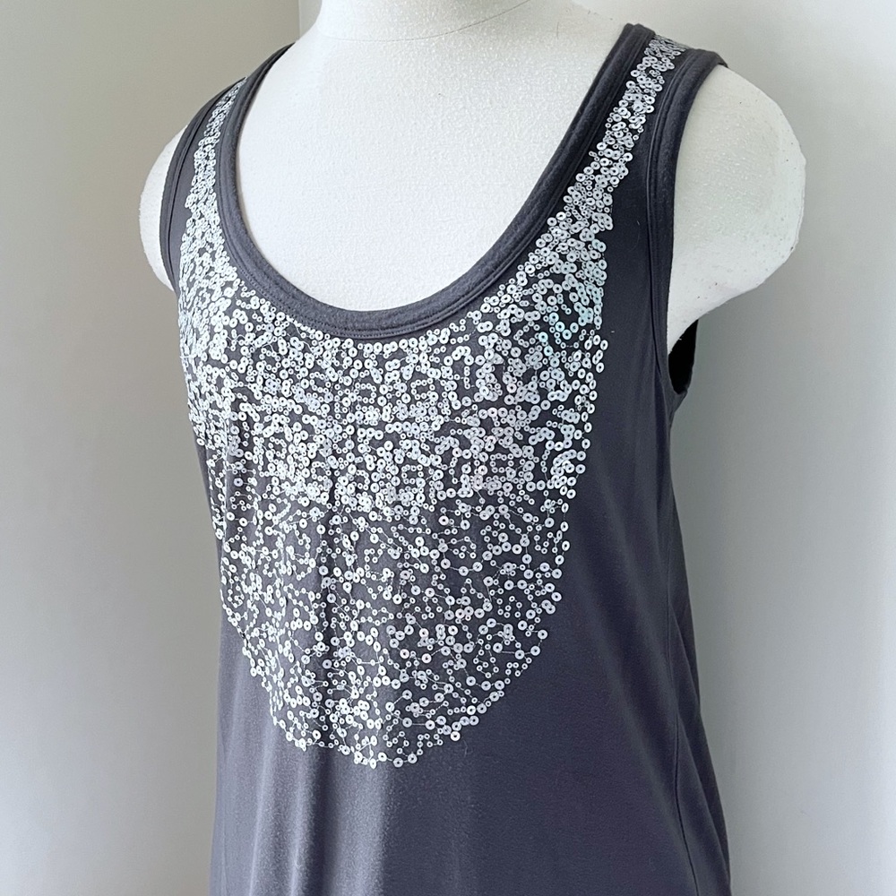 ⭐️CLEARANCE ⬇️ Black and Silver Tank Top.